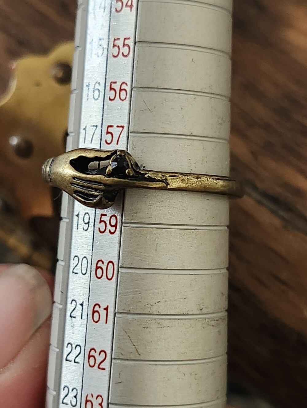 Vintage Brass Toned Clasped Hand Fede Ring With Dark Stone Accent - Picture 13 of 15